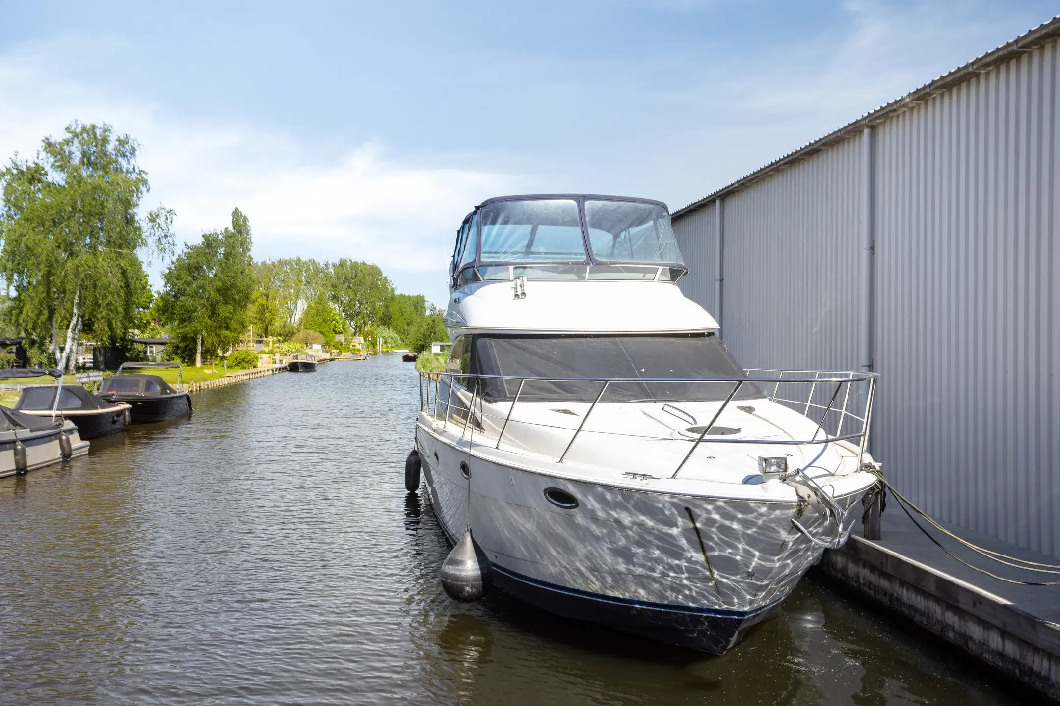 Motorjacht 'Shark Bait' te Amsterdam