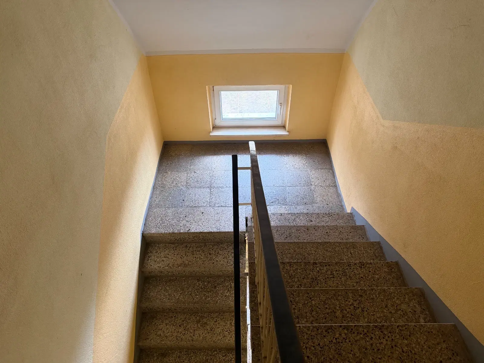 6 appartementen, bouwjaar: 1983 (huursom € 28.537,80) in Behren-Lübchin - Duitsland