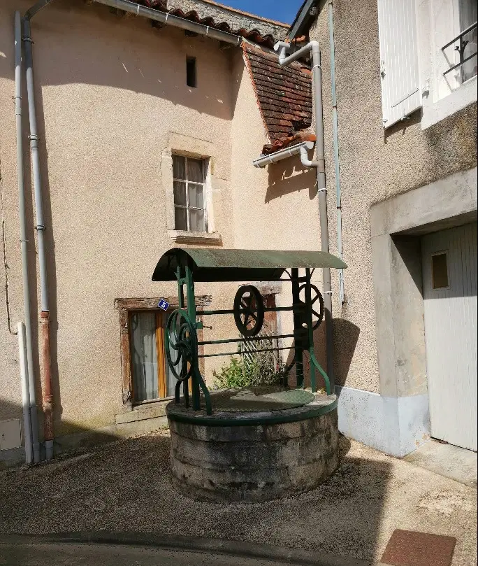 3-verdiepingen Middeleeuws woonhuis in Montmorillon - Frankrijk