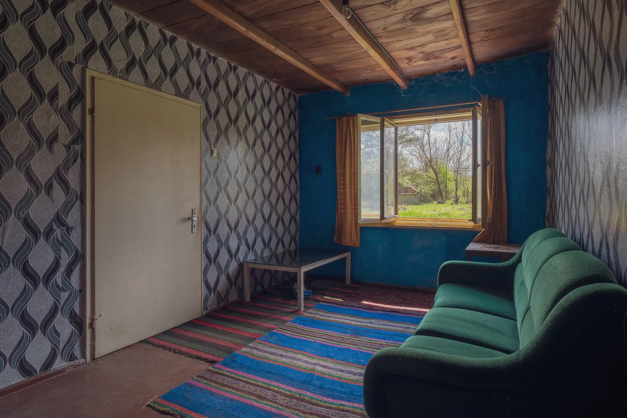 Perceel van 2.090 m² + Gezinswoning + Bijgebouwen - Karaisen, Veliko Tarnovo - Bulgarije
