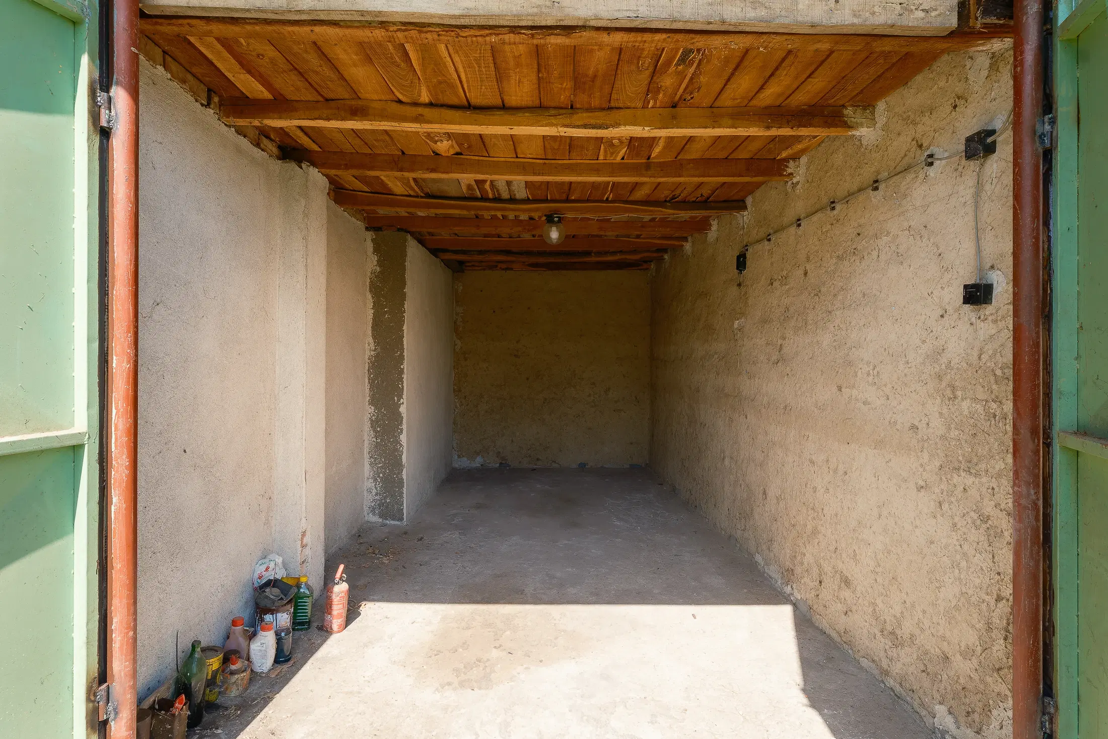 Perceel van 2.090 m² + Gezinswoning + Bijgebouwen - Karaisen, Veliko Tarnovo - Bulgarije