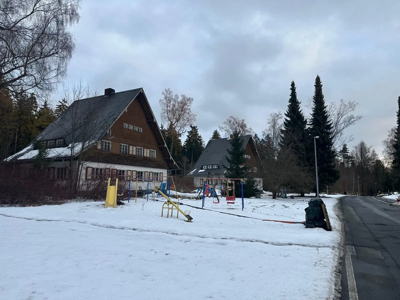 60 appartementen / studio’s, bouwjaar 1988, 25 verhuurd (€ 82.800,= huur) - Markneukirchen - Duitsland