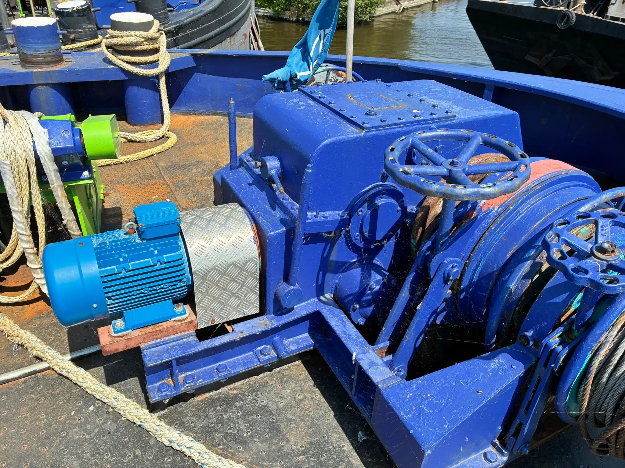 Ofi Barge 1, stalen duwbak te Zaandam