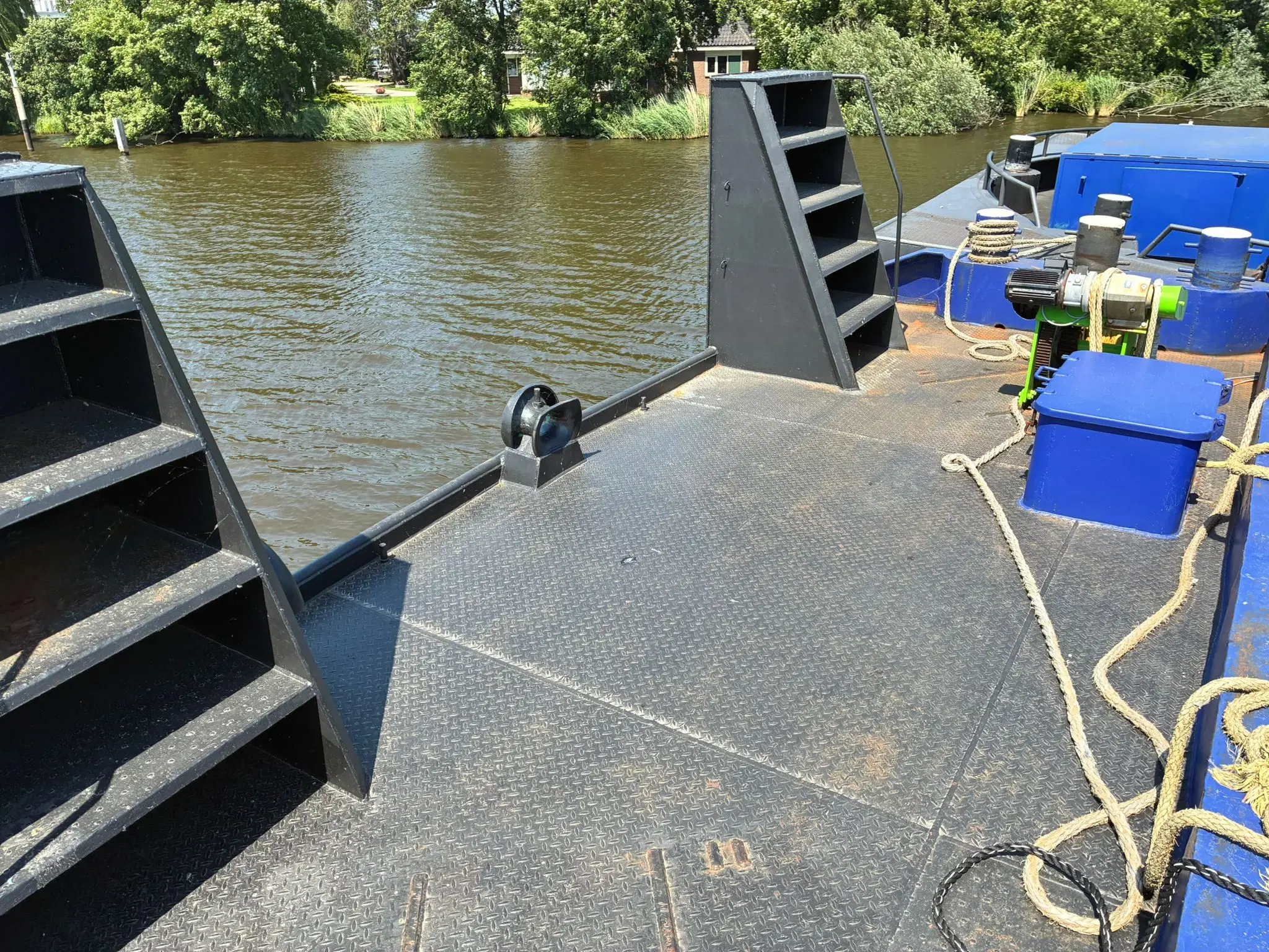 Ofi Barge 1, stalen duwbak te Zaandam